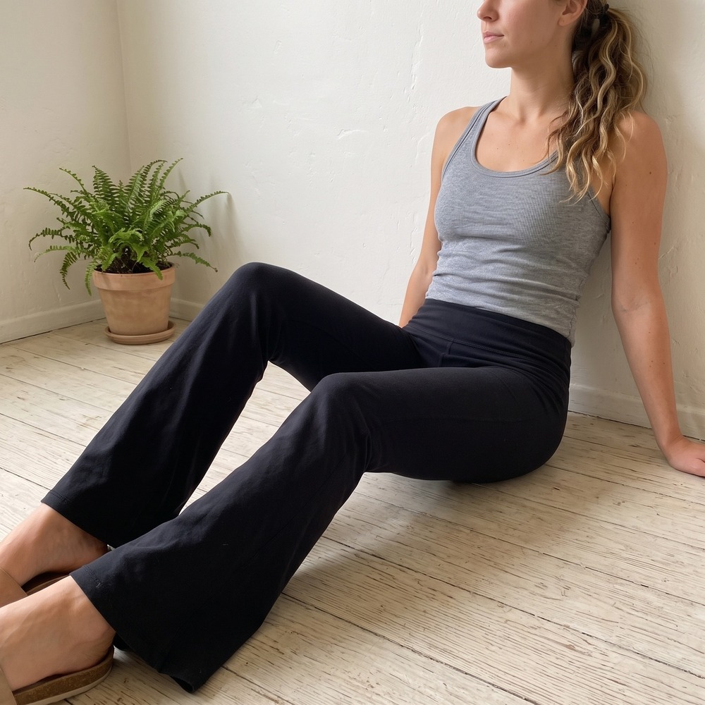 Lululemon Womens Groove Pants 6 Black Mid Rise Flare Yoga Leggings Athleisure
